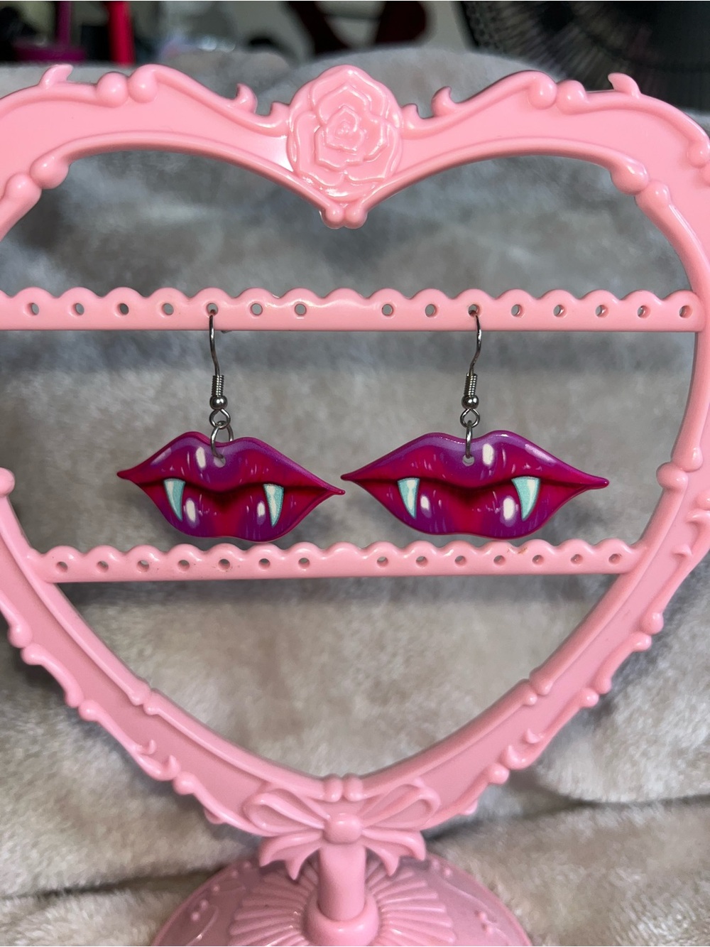 Source Unknown Magenta Vampire Lip Dangle Earrings